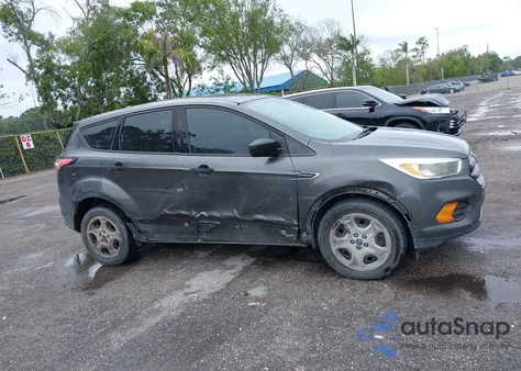 2017 Ford Escape S z USA, uszkodzony, nr VIN 1FMCU0F73HUC73083